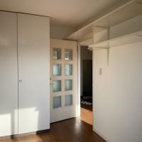 三鷹市井口の賃貸物件/4.2畳洋室：こちらの部屋もクローゼットがたっぷり