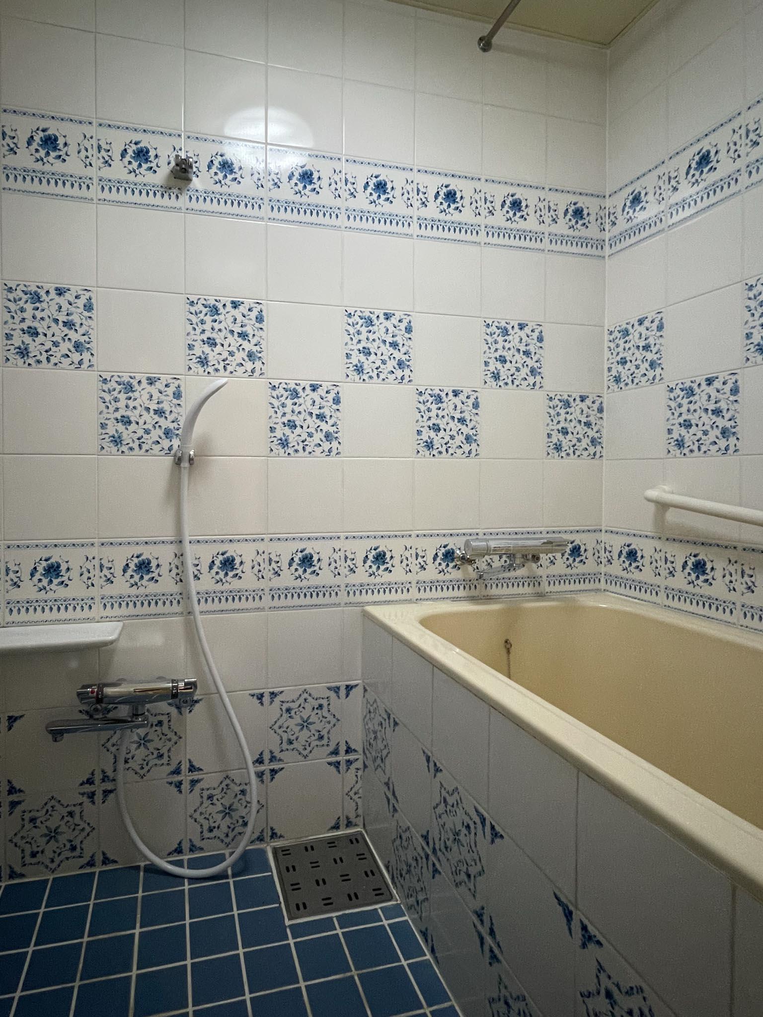 三鷹市井口の賃貸物件/タイル貼りの浴室