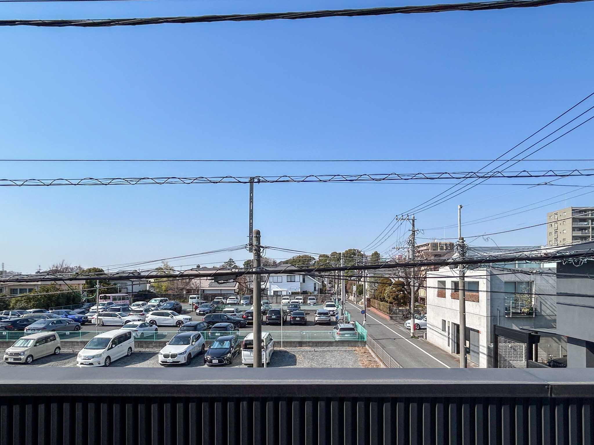 杉並区善福寺の賃貸物件/2階：目の前は駐車場につき、見晴らし良好