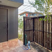 杉並区善福寺の賃貸物件/1階：玄関前の中庭