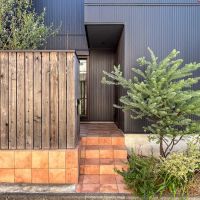 杉並区善福寺の賃貸物件/1階：道路側から玄関をみる