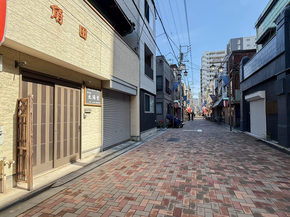 台東区鳥越の賃貸物件/おかず横丁に面しています