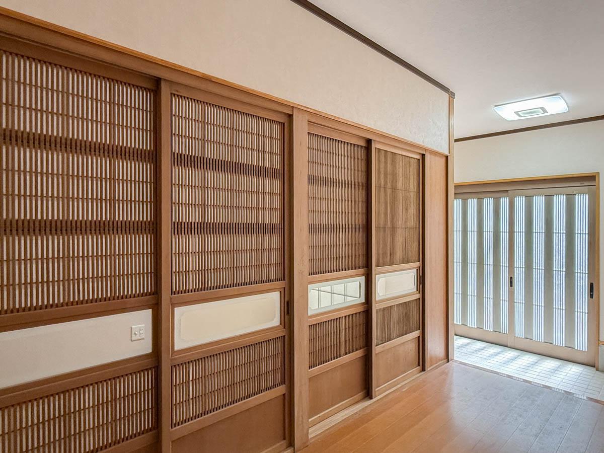 台東区鳥越の賃貸物件/木の格子が細やかな建具