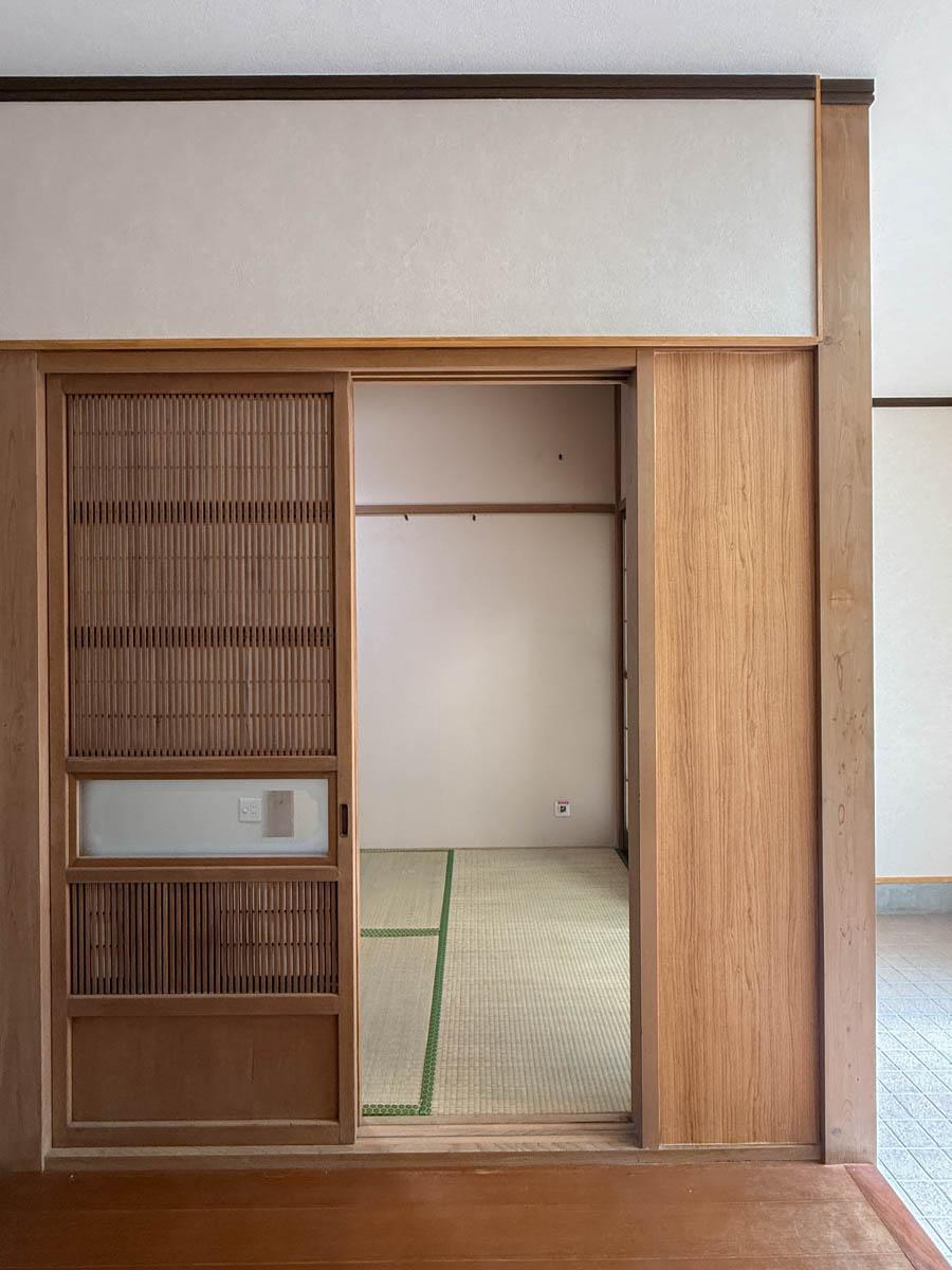 台東区鳥越の賃貸物件/建具の先に和室が続く