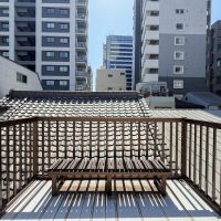 台東区鳥越の賃貸物件/階段でさらに上がると展望台のようなルーフバルコニー