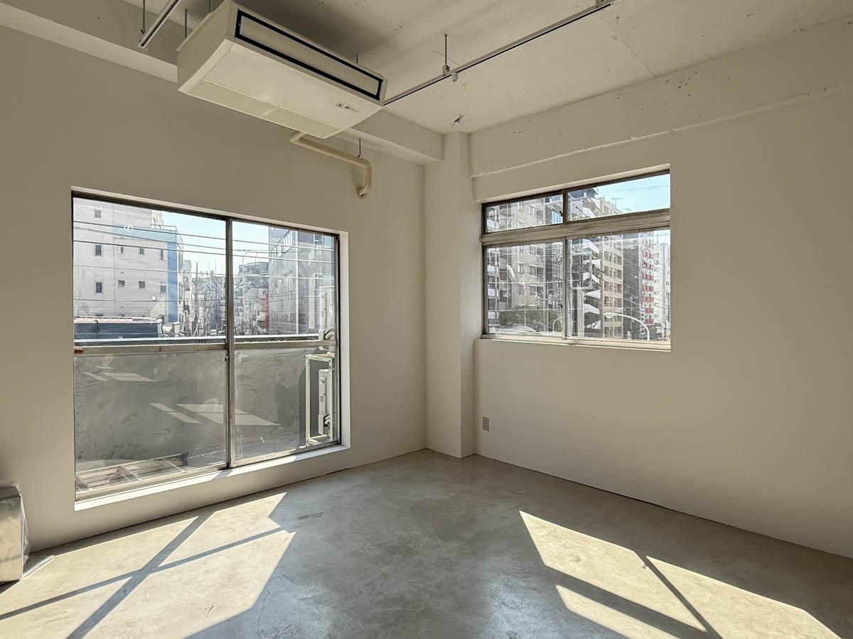 墨田区業平の賃貸物件/3階はフロアにバルコニー付き