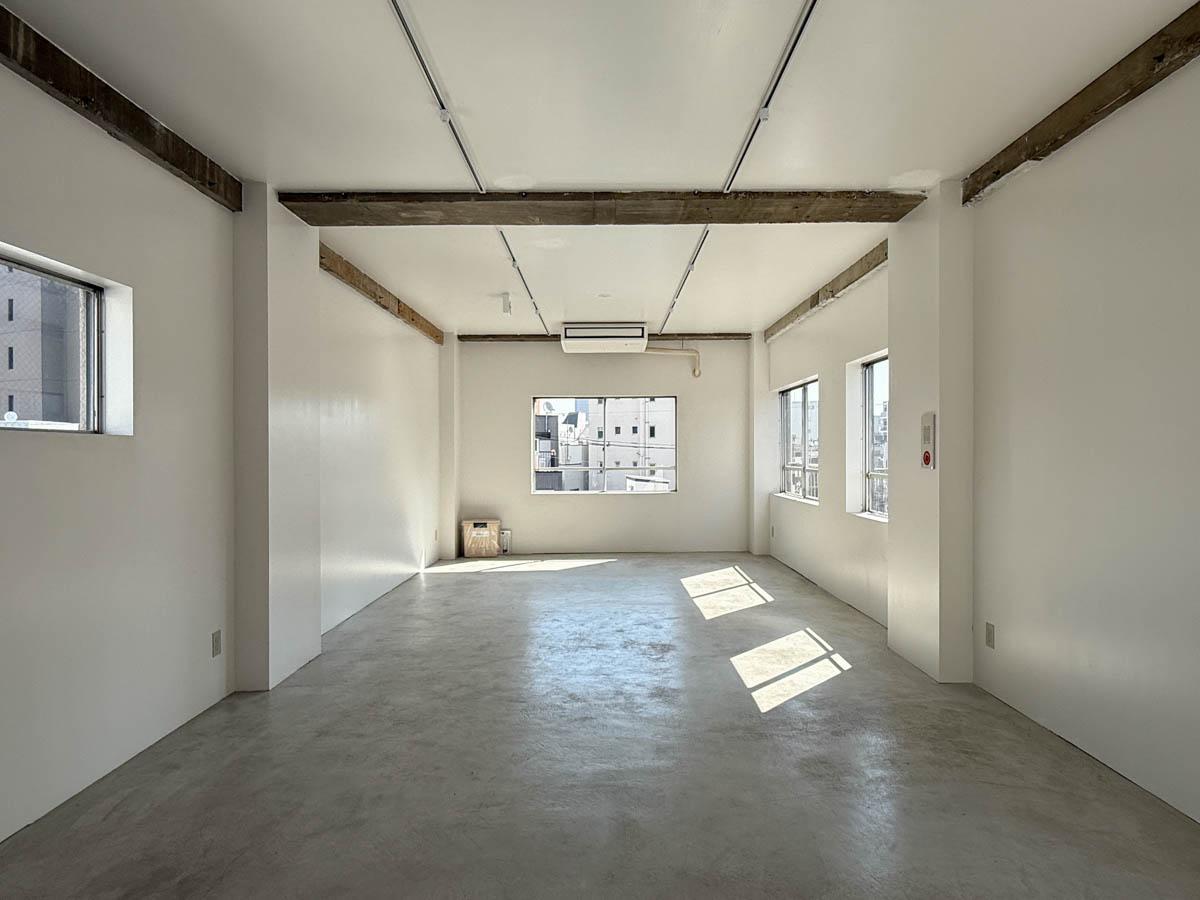 墨田区業平の賃貸物件/4階フロア。こちら断熱の関係で、天井高が約2.6m