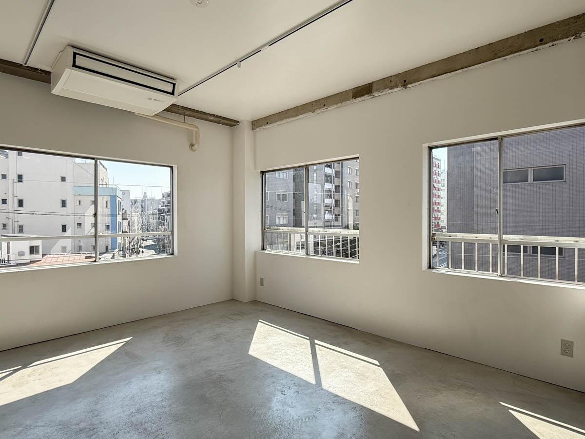 墨田区業平の賃貸物件/4階も窓が多く気持ちいい