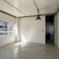 墨田区業平の賃貸物件/右奥に給湯室。4階は 入口が給湯室脇に