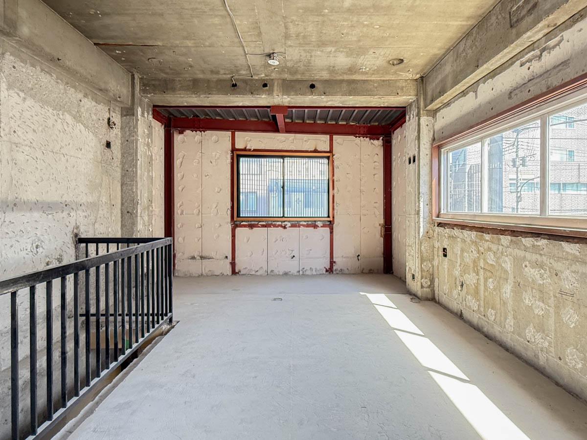 墨田区業平の賃貸物件/階段の手すりがかっこいい