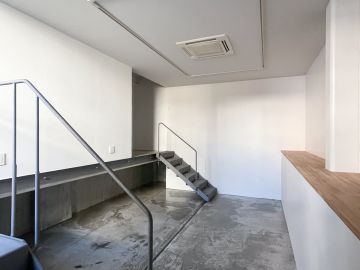 世田谷区大原の賃貸物件/動く階段のある天高空間