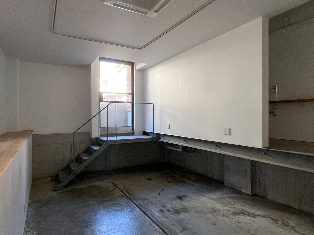 世田谷区大原の賃貸物件/エントランスがガラス扉なので、室内に適度な光も入ってきます