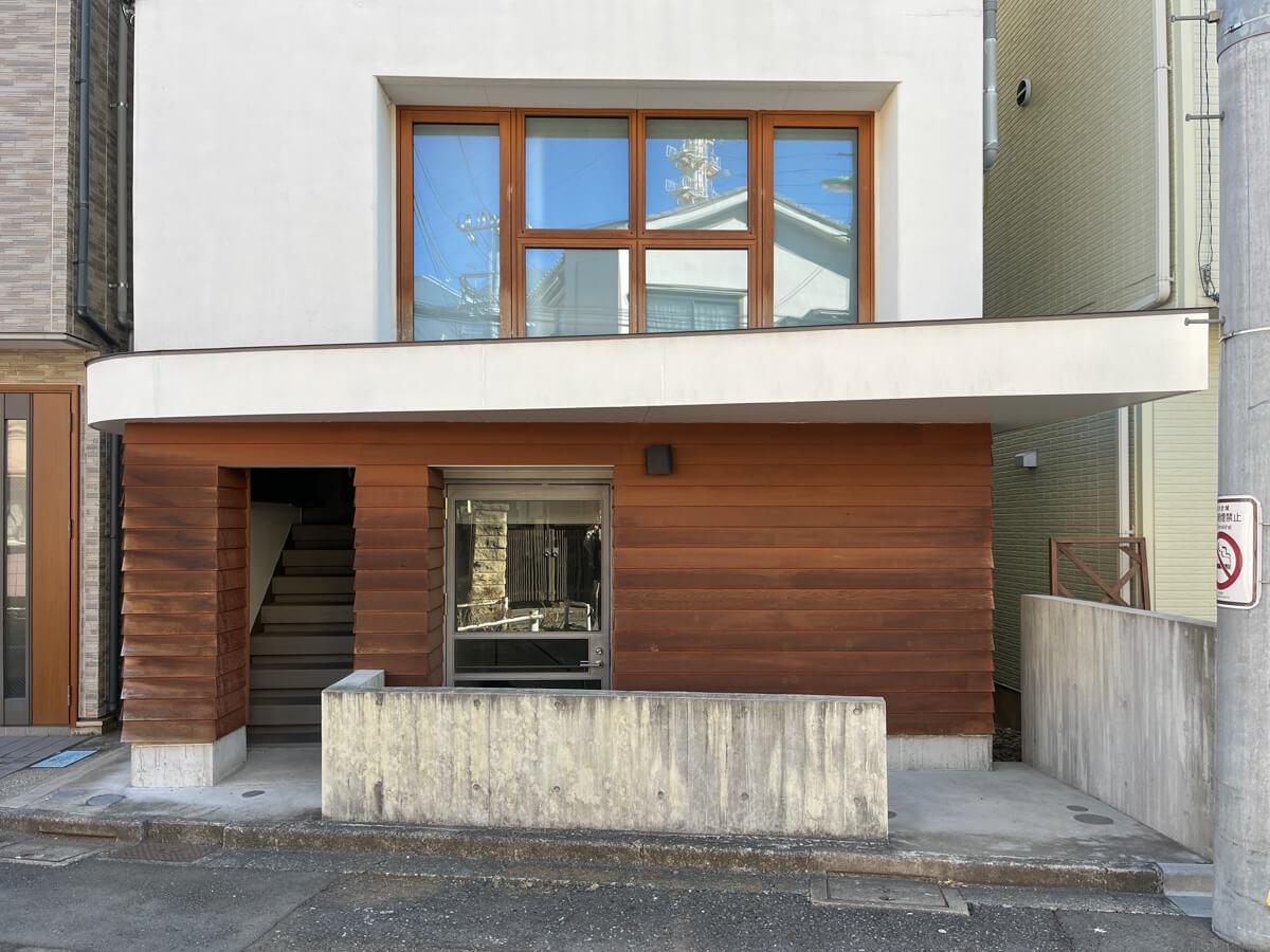 世田谷区大原の賃貸物件/建築士による設計の建物で、顔もいい