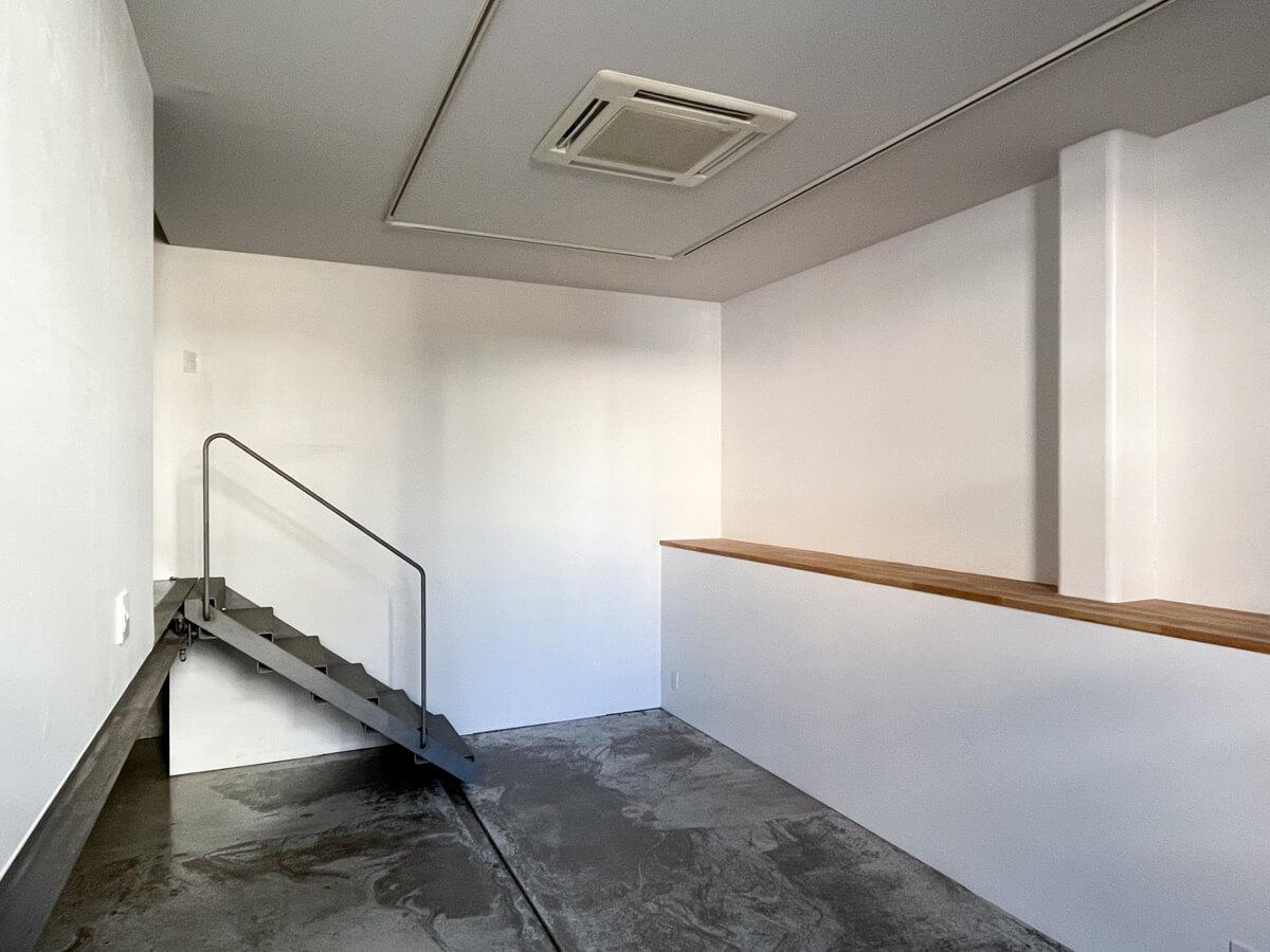 世田谷区大原の賃貸物件/ライティングレールがぐるっと設置されているので、どこの壁も照らしやすそう