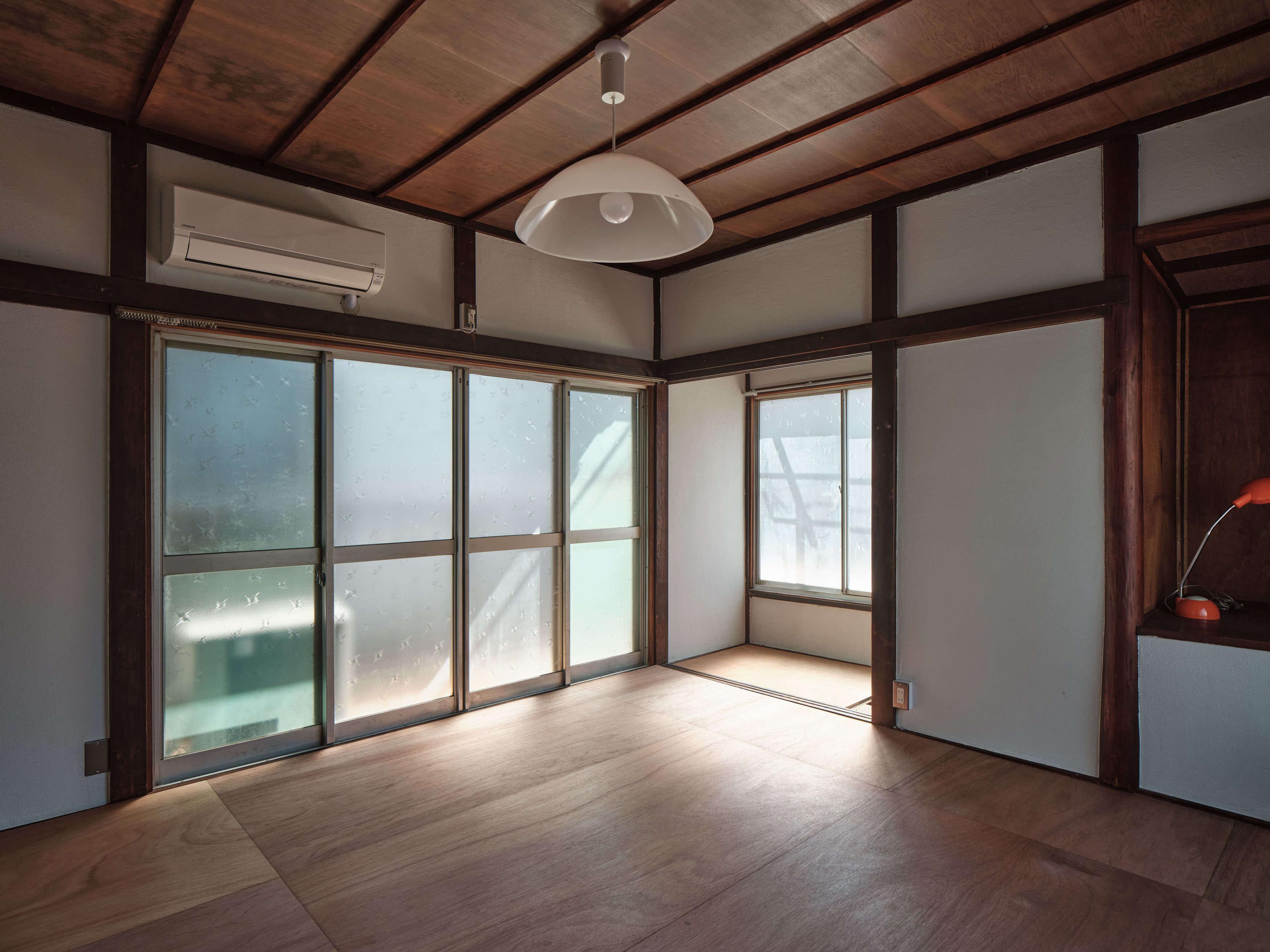 文京区大塚の賃貸物件/2階：風も抜け日当たりも良く、時期がよければ気持ちよさそう。寝室兼作業場などに