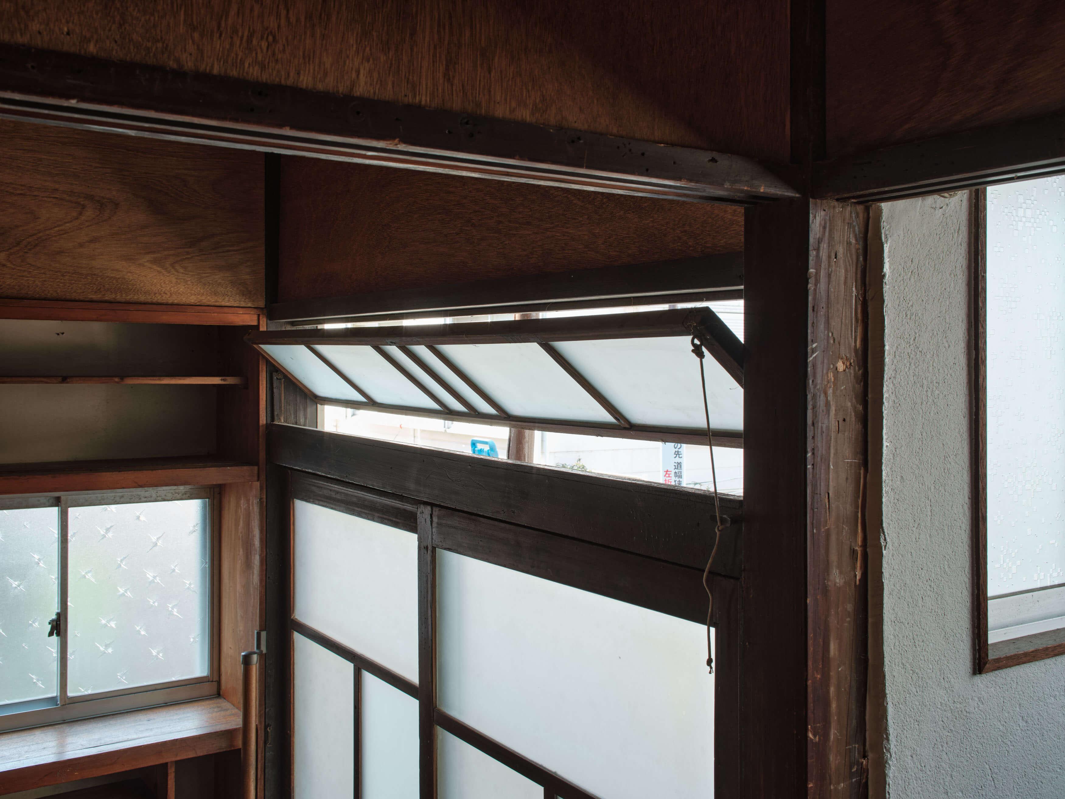 文京区大塚の賃貸物件/1階：素敵ですね。こういった箇所があるので隙間風は避けられません。情緒をとるか、過ごしやすさをとるか。