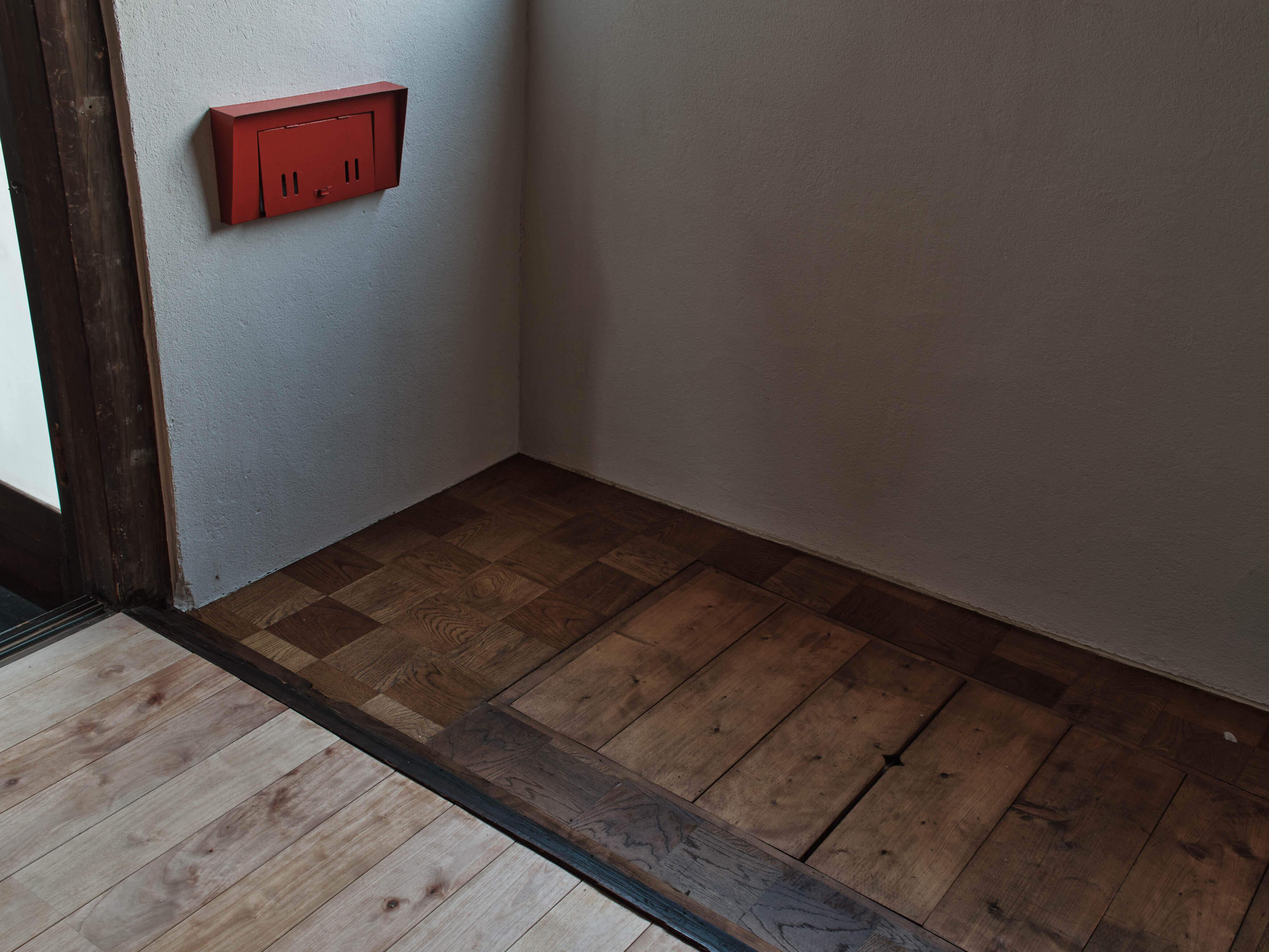 文京区大塚の賃貸物件/1階：床板を外して、床下が見れるようになってます