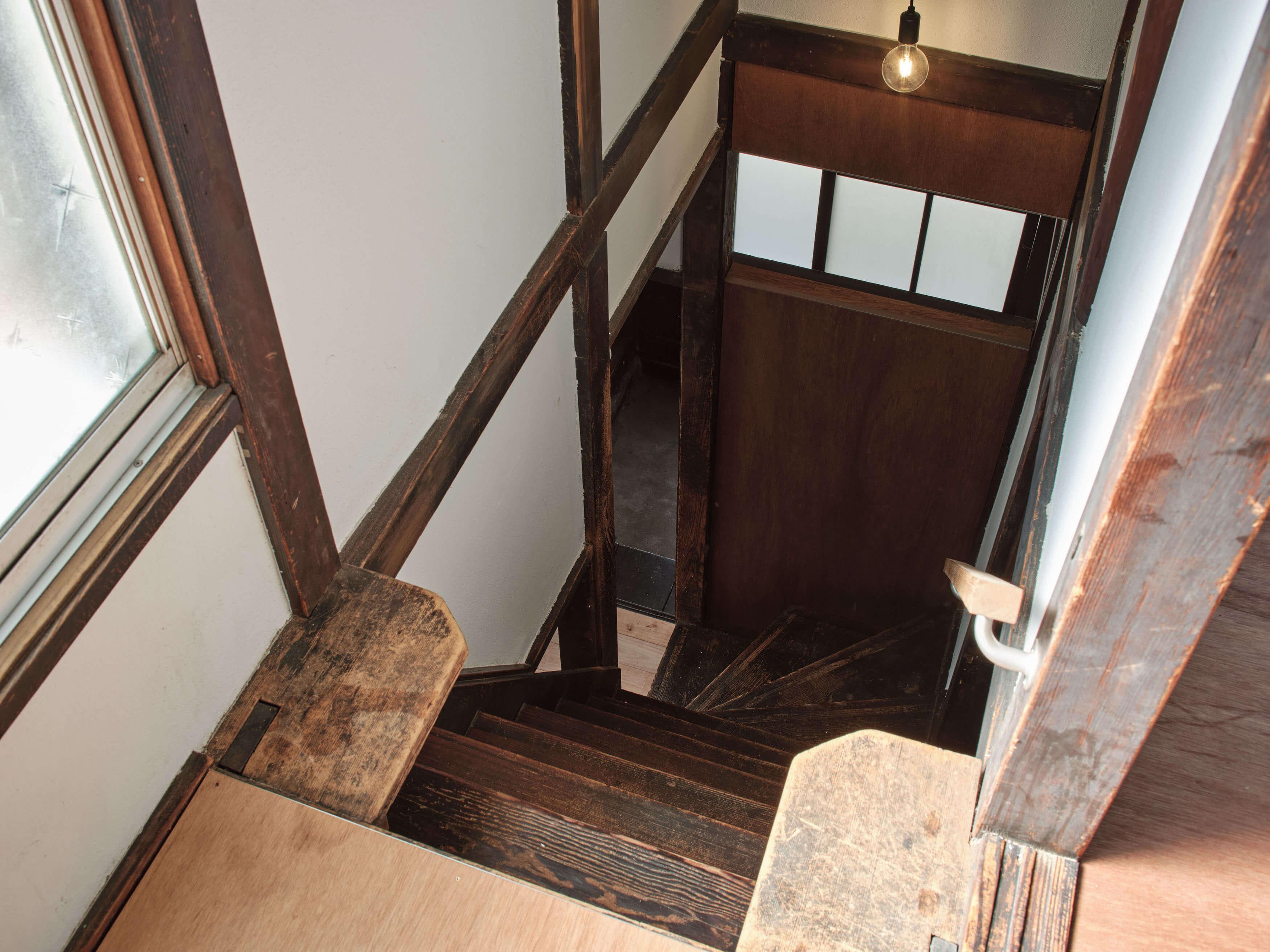 文京区大塚の賃貸物件/2階から階段室を見る