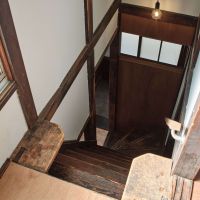 文京区大塚の賃貸物件/2階から階段室を見る