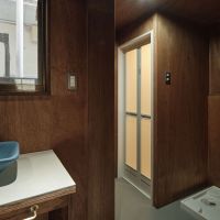 文京区大塚の賃貸物件/1階：洗濯機置き場の奥にはシャワールーム