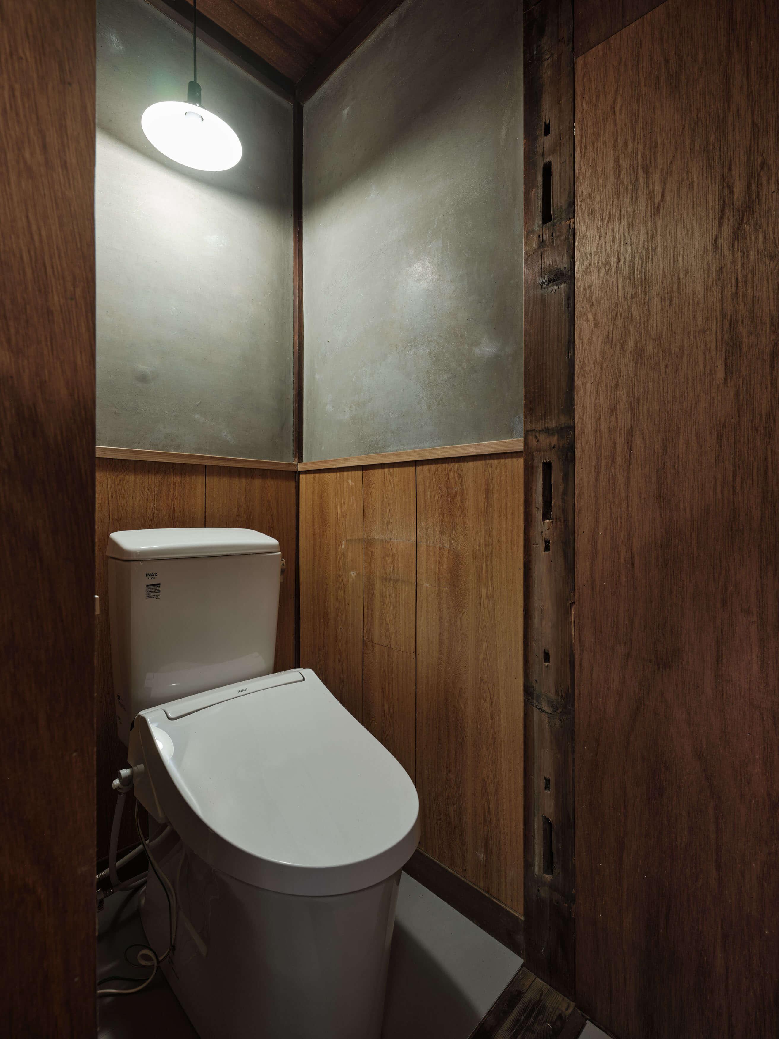 文京区大塚の賃貸物件/トイレは脱衣スペースなどと間仕切り（扉）がありません