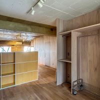 世田谷区池尻の売買物件/玄関脇のスペース。収納もあります