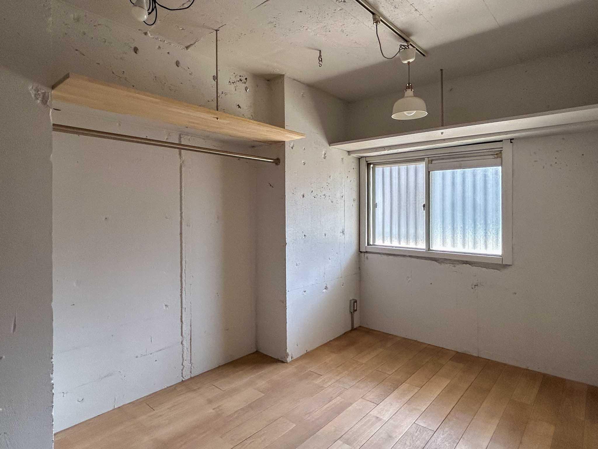 世田谷区池尻の売買物件/洋室。エアコンが設置できないので、サーキュレーターや暖房器具を別途用意する必要があります