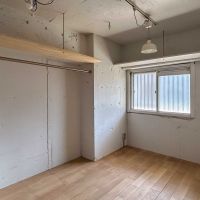 世田谷区池尻の売買物件/洋室。エアコンが設置できないので、サーキュレーターや暖房器具を別途用意する必要があります