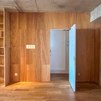 世田谷区池尻の売買物件/向かって左から、収納、洗面脱衣室、洗濯機置き場