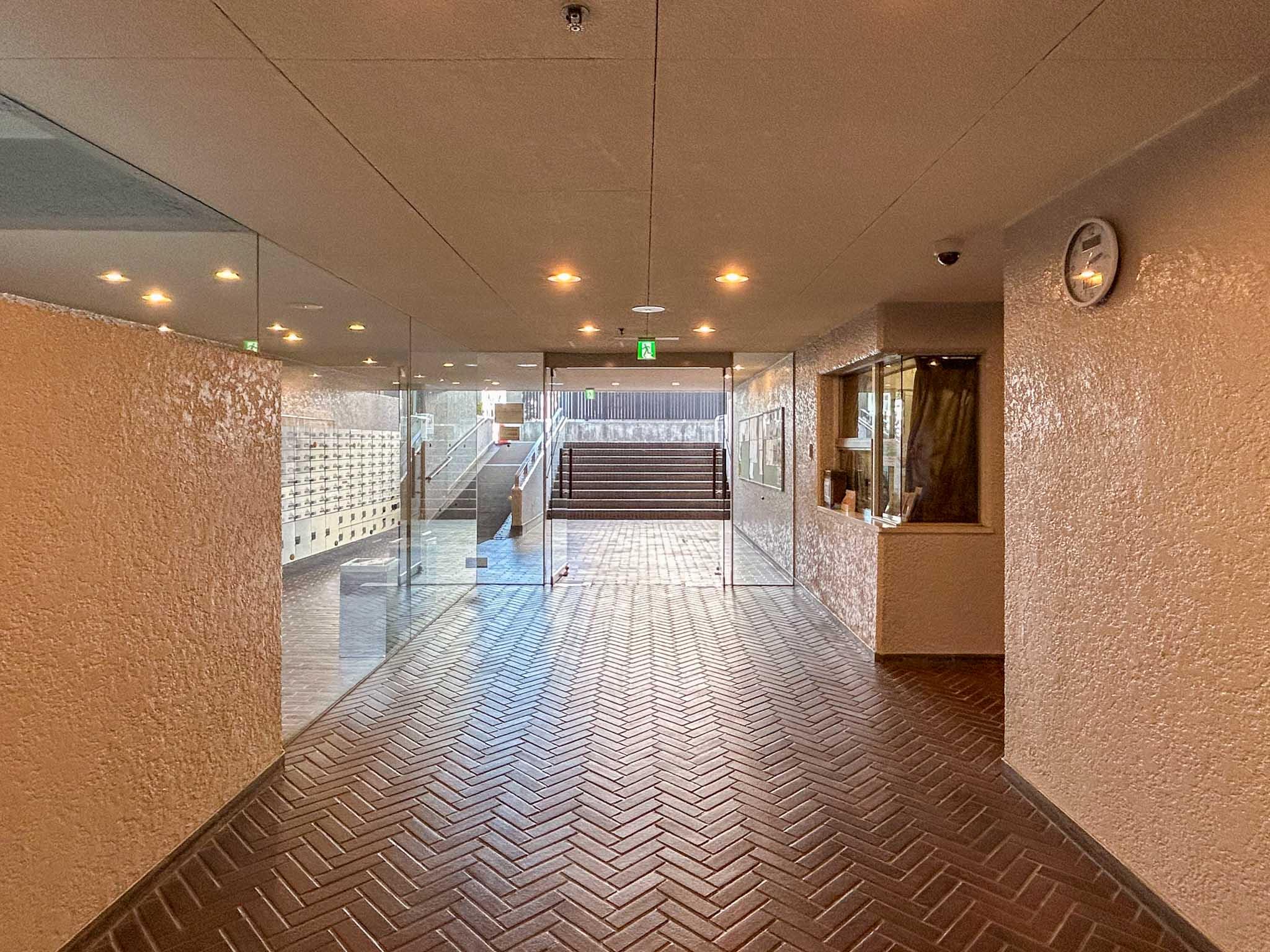 世田谷区池尻の売買物件/ゆったりとしたエントランスホール