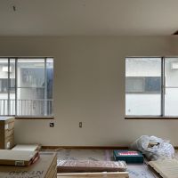 世田谷区桜上水の賃貸物件/2F、リビング：東側のアパートとは少し距離が近めです