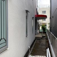 世田谷区桜上水の賃貸物件/テラスへは建物の脇からもアクセスできます