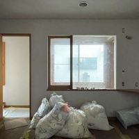 世田谷区桜上水の賃貸物件/1F、真ん中の洋室：廊下を通る人が見える造り