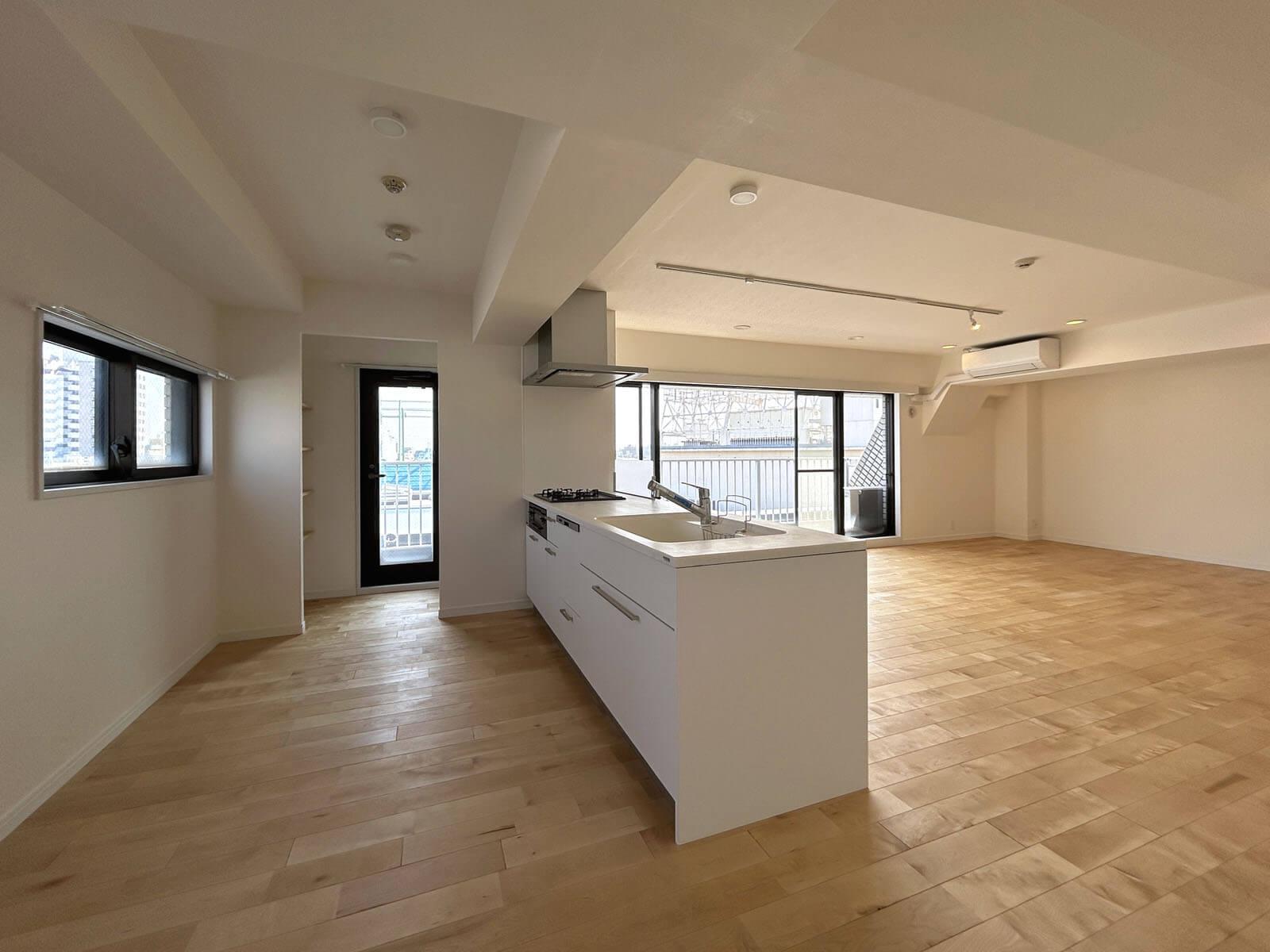 中野区野方の賃貸物件/広く明るく爽快なリビング！ シンプルな気持ちよさがあります