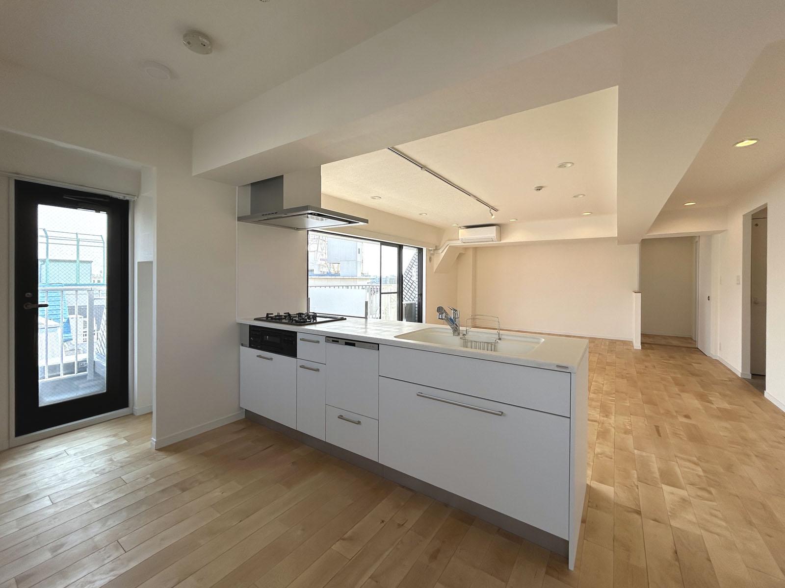 中野区野方の賃貸物件/右奥に進むと寝室が2つあります