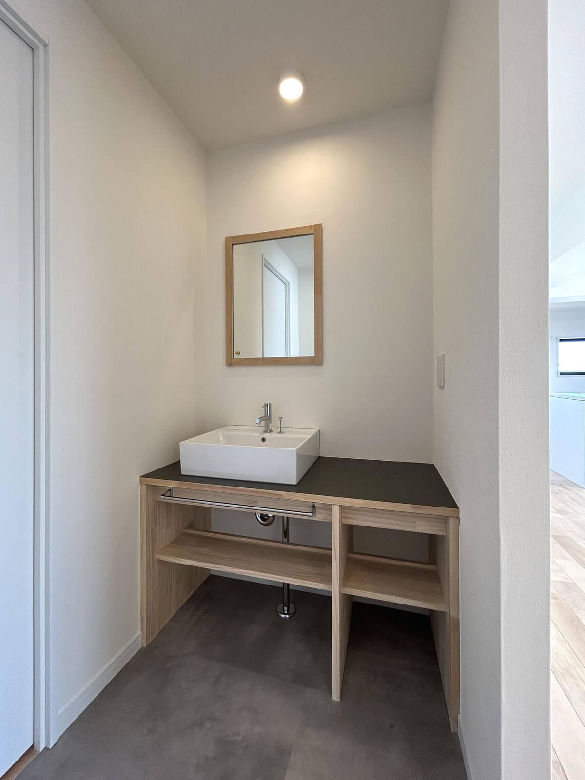 中野区野方の賃貸物件/もうひとつの洗面コーナー、左の扉を開けると