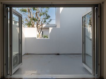 中野区沼袋の賃貸物件/内と外のグラデーション