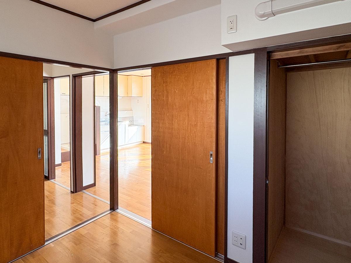 板橋区稲荷台の賃貸物件/4.5畳の寝室からLDK方向への視点