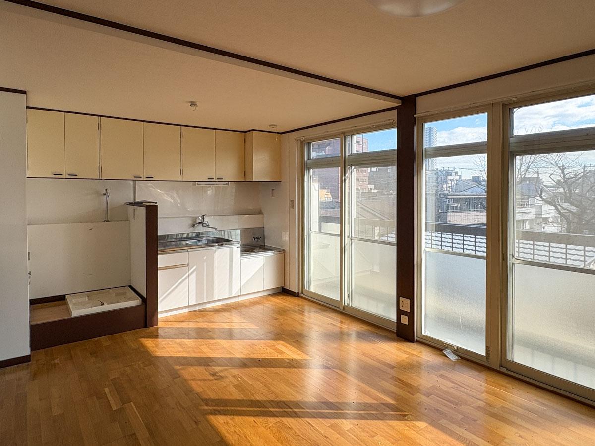 板橋区稲荷台の賃貸物件/昼間は一日中光が入り込む