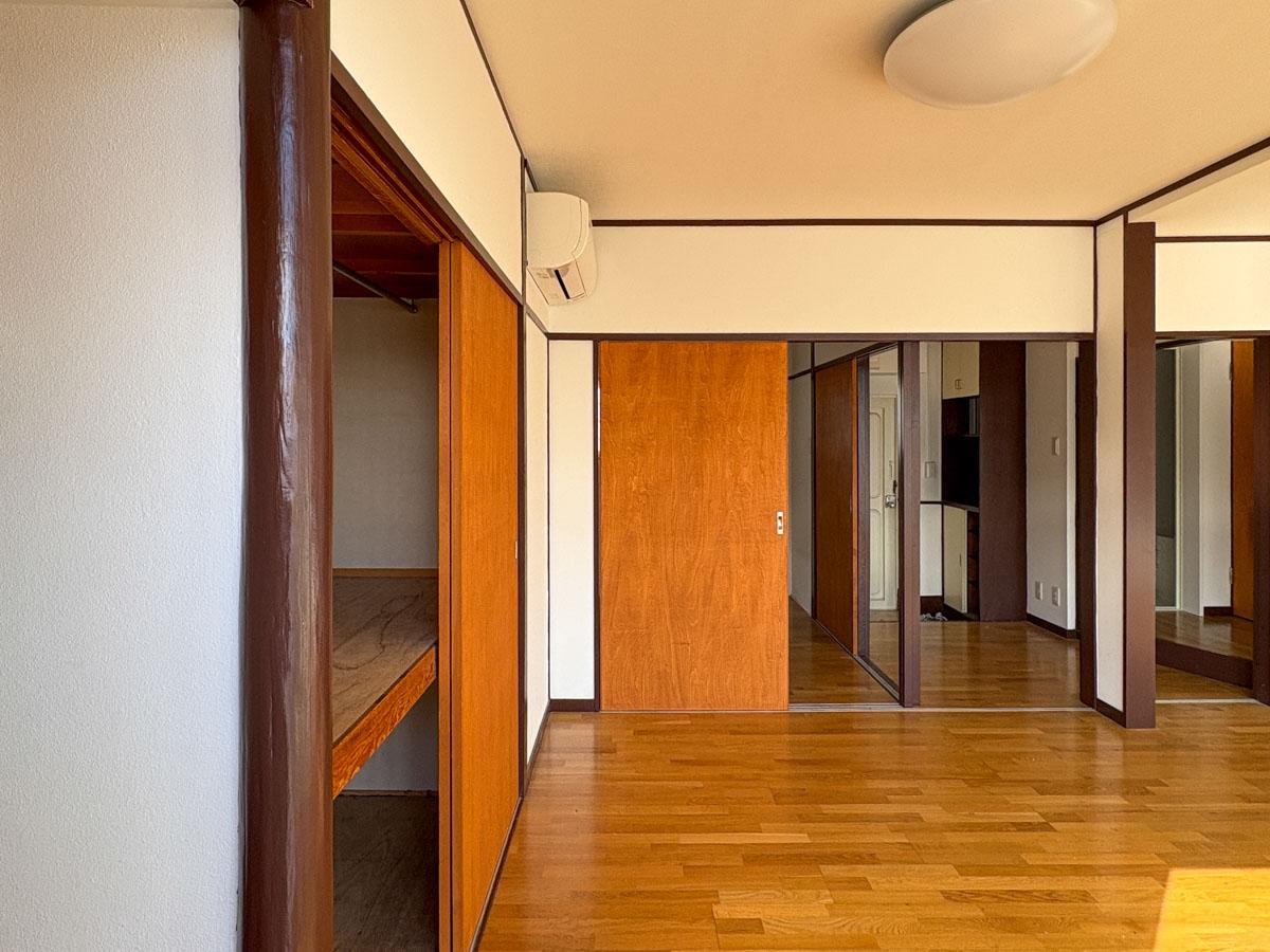 板橋区稲荷台の賃貸物件/木製建具は10年の間でだんだんと日に焼けて、どんどんいい色になってきました