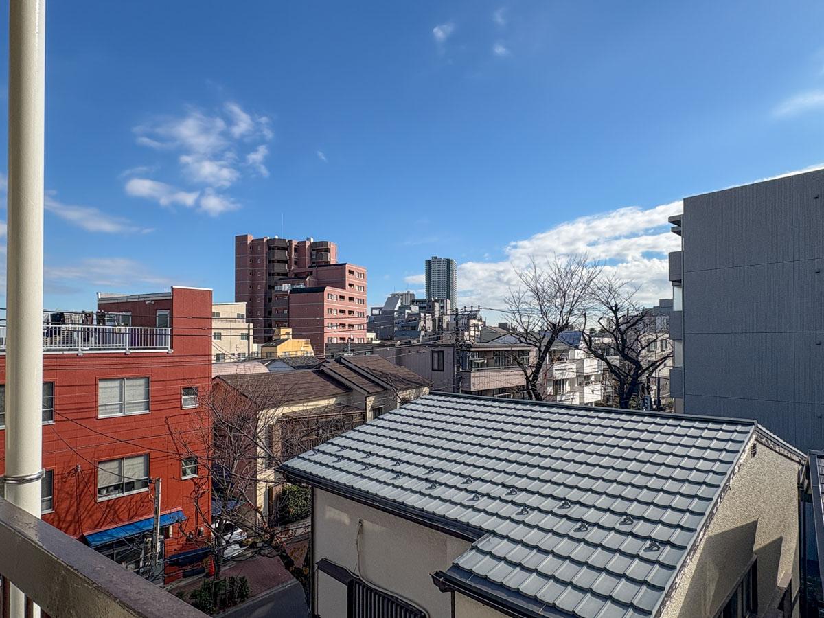 板橋区稲荷台の賃貸物件/ベランダからの眺望　建物前の通りには桜並木があり、ここからお花見ができるのが楽しみだったと前入居者さんは言っていました