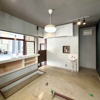 横浜市神奈川区六角橋の賃貸物件/残置物の吊戸棚と手洗器