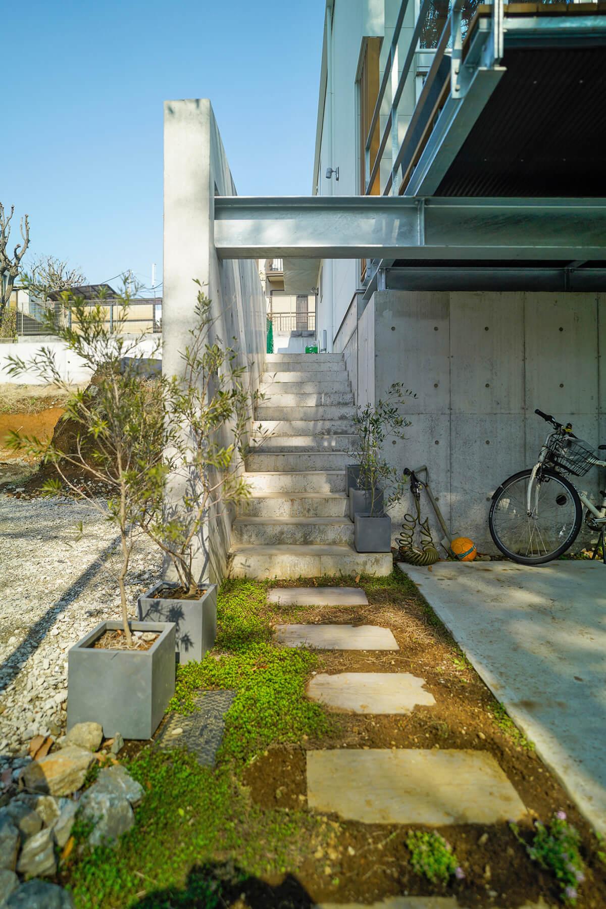 杉並区善福寺の賃貸物件/玄関のアプローチ