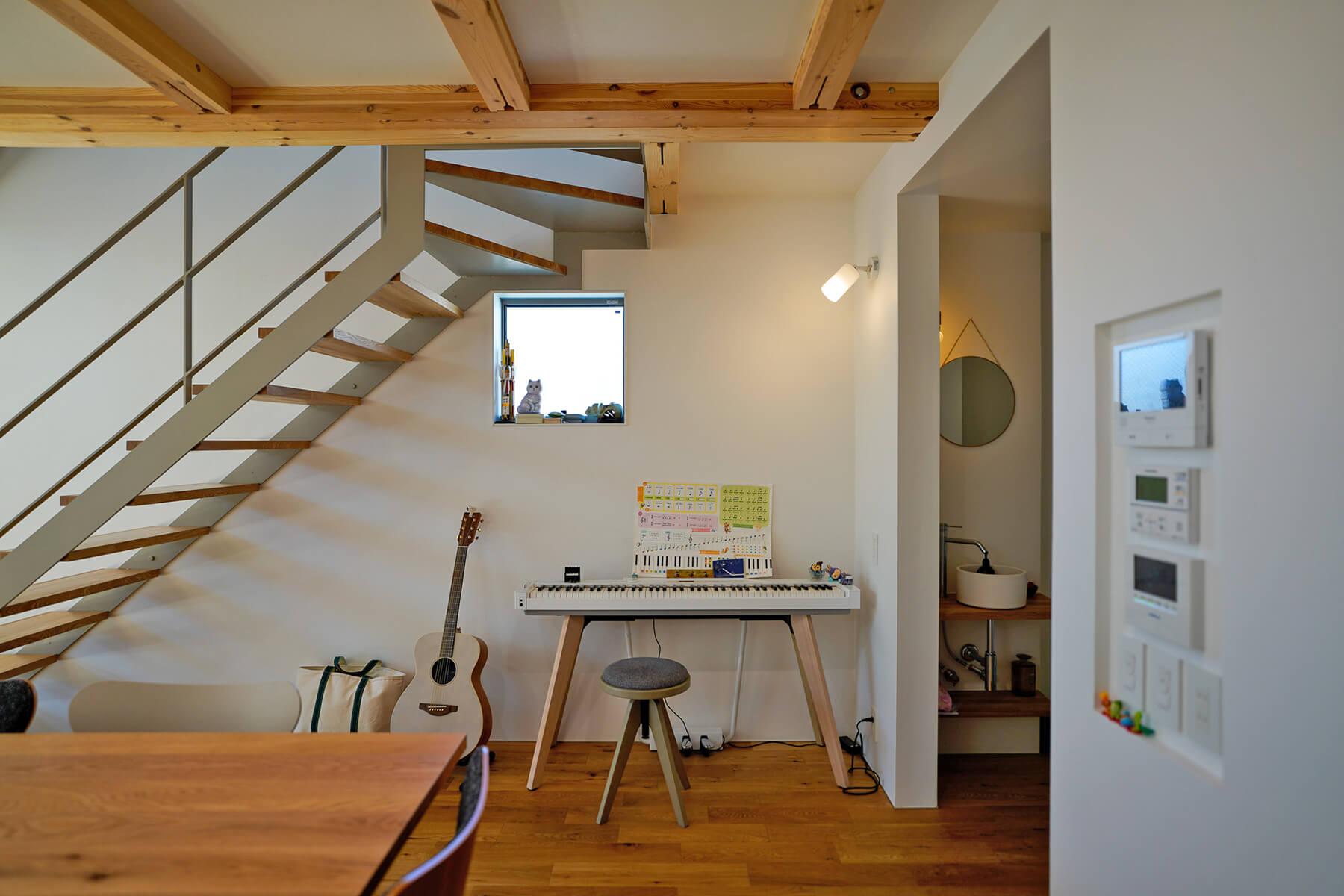 杉並区善福寺の賃貸物件/階段下も有効活用したくなるスペース。楽器演奏も可能です