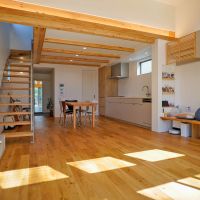 杉並区善福寺の賃貸物件/リビングからキッチン・ダイニングを見るとこんな感じ