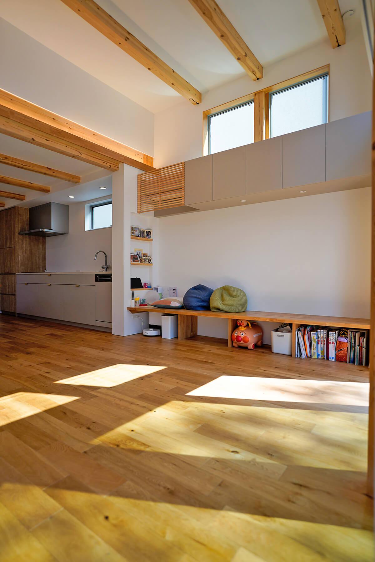 杉並区善福寺の賃貸物件/窓際が天高約3.4m