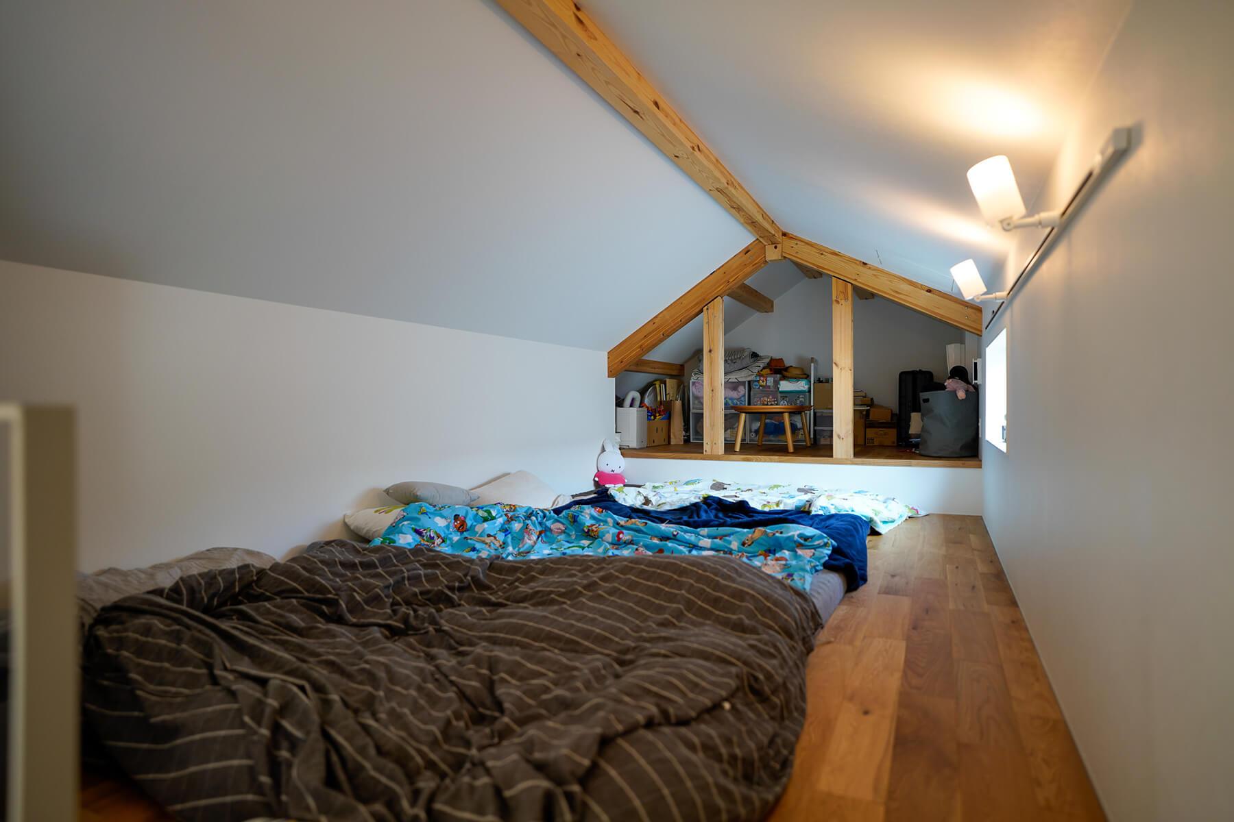 杉並区善福寺の賃貸物件/約7.6畳のロフト。オーナーさんは寝室として使用しています