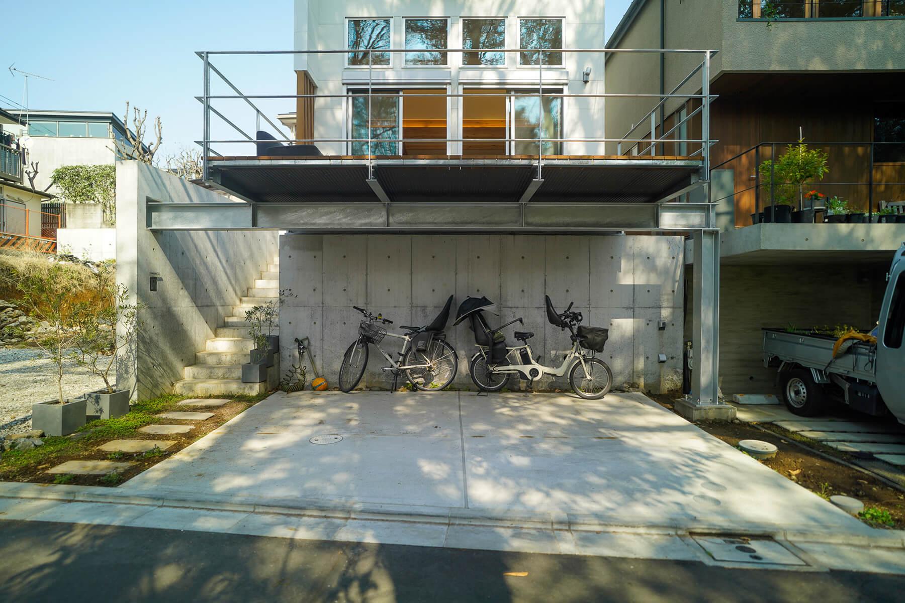 杉並区善福寺の賃貸物件/駐車場は車を1台駐車可能です