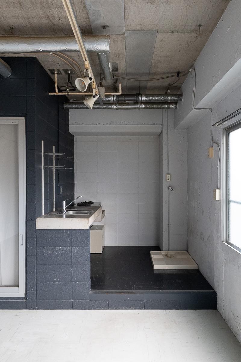 世田谷区瀬田の賃貸物件/キッチンと洗濯機置き場