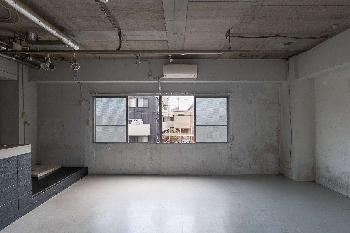 世田谷区瀬田の賃貸物件/南東の窓から明るい光が入ります